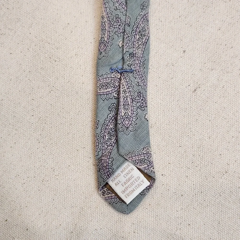 Perry Ellis add touch